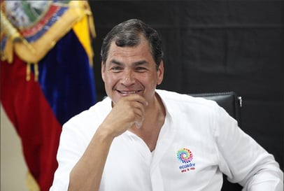 Rafael Correa, sonriente